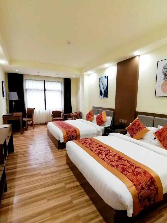 באגויו Hotel Tugos מראה חיצוני תמונה